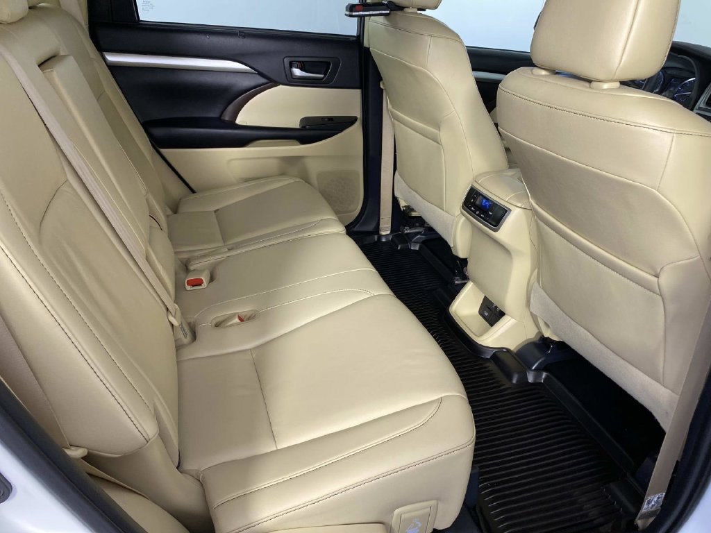 Used 2019 Toyota Highlander XLE AWD/4WD image 11