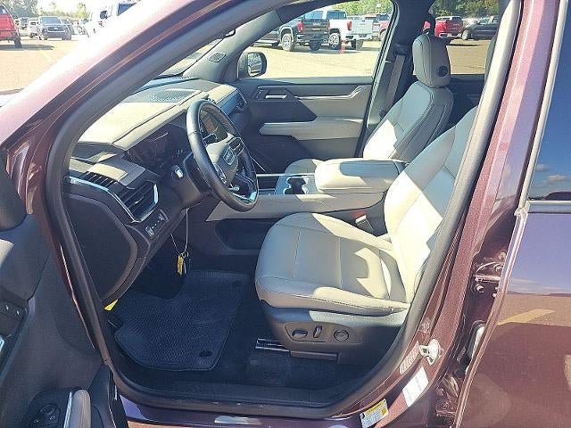 Used 2024 GMC Acadia Elevation AWD/4WD image 3
