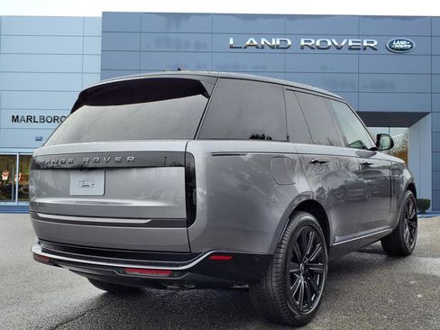 New 2025 Land Rover Range Rover SE image 2