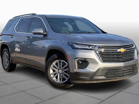 Certified 2023 Chevrolet Traverse LT w/ Rear Camera Mirror Package image 3