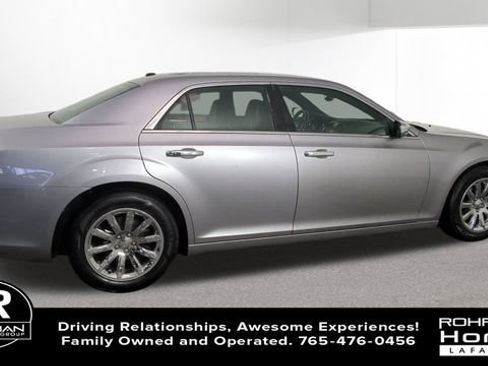 Used 2014 Chrysler 300 C RWD image 9