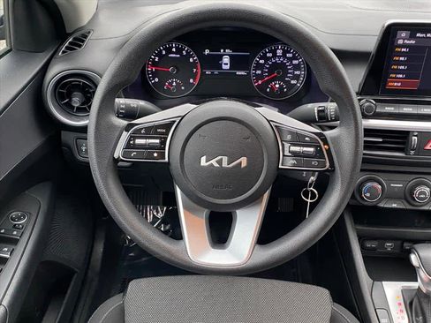 Used 2022 Kia Forte LXS image 7