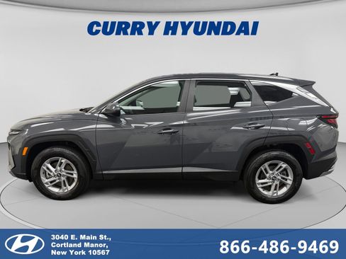 Certified 2025 Hyundai Tucson SE AWD/4WD image 2