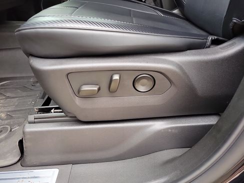 Used 2026 GMC Sierra 1500 SLE image 9