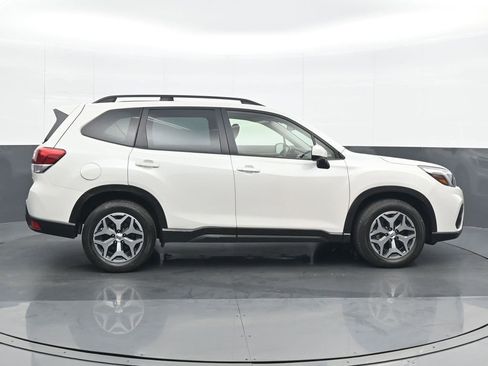 Used 2021 Subaru Forester Premium image 7