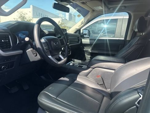 Used 2023 Ford Expedition XLT RWD image 9