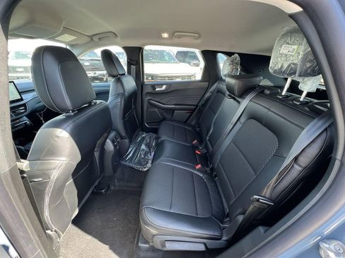 Used 2025 Ford Escape SE image 24