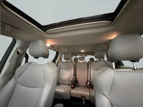 Used 2023 Toyota Sienna XLE image 12