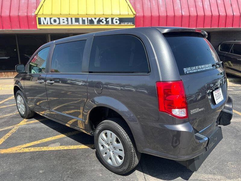Used 2019 Dodge Grand Caravan SE w/ UConnect Hands-Free Group FWD image 12