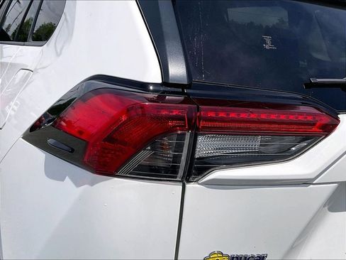 Used 2019 Toyota RAV4 LE AWD/4WD image 28