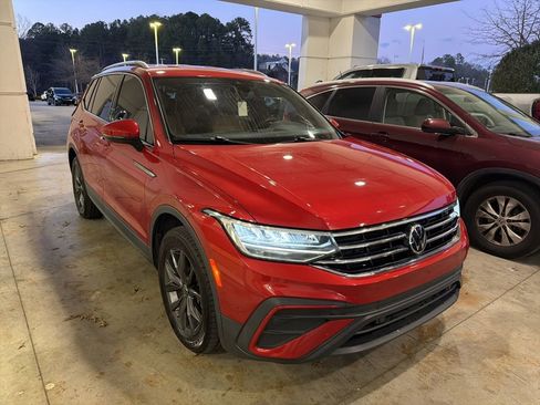 Used 2022 Volkswagen Tiguan SE image 4