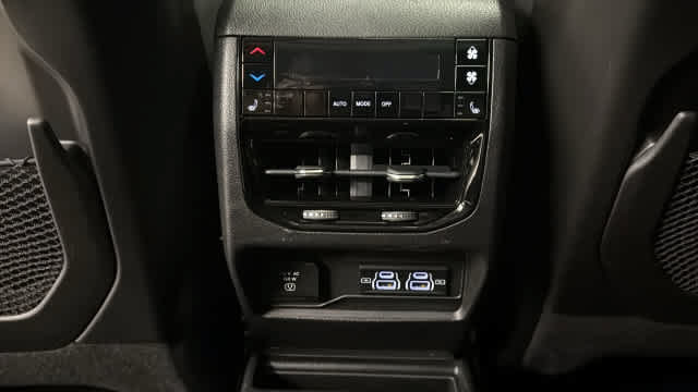 Used 2022 Jeep Grand Cherokee L Limited w/ Luxury Tech Group II AWD/4WD image 28