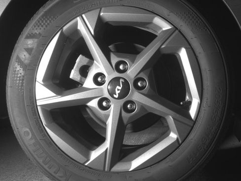 Used 2025 Kia K4 LXS image 14