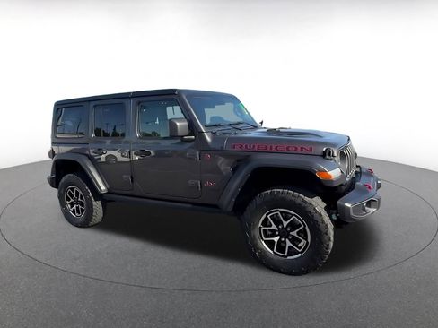 Used 2025 Jeep Wrangler Unlimited Rubicon image 2
