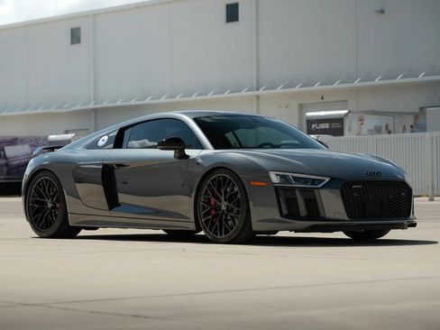 Used 2018 Audi R8 V10 RWD image 16