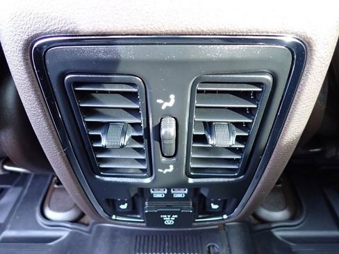 Used 2019 Jeep Grand Cherokee Overland image 19