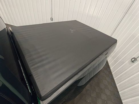 Used 2015 GMC Canyon SLT image 23