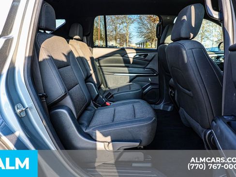 Used 2024 Chevrolet Traverse LT image 23