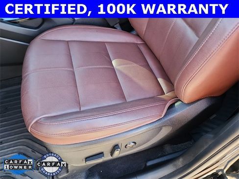 Used 2024 Kia Telluride EX w/ EX Captain's Chair Package image 14