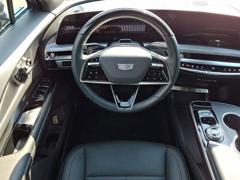 Used 2026 Cadillac Lyriq Luxury AWD/4WD image 11