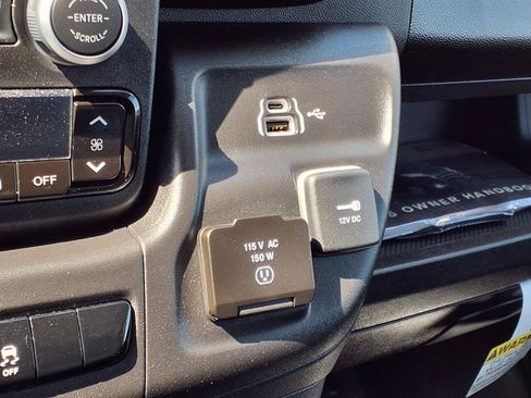 Used 2025 RAM ProMaster 2500 w/ Convenience Group FWD image 8