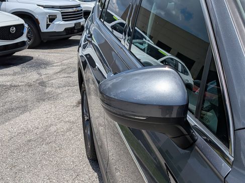 Used 2023 Volkswagen Tiguan SE FWD image 12