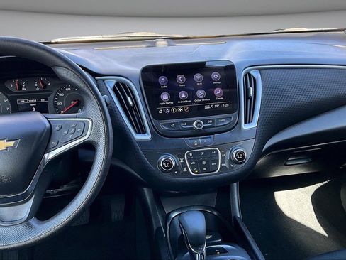 Used 2024 Chevrolet Malibu LT image 9