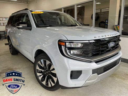 Used 2025 Ford Expedition Max Platinum w/ Driver's Package AWD/4WD image 2