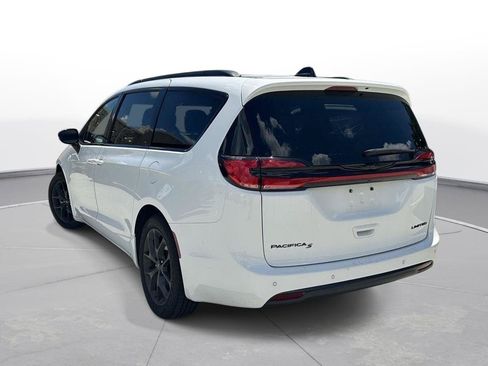 Used 2025 Chrysler Pacifica Limited FWD image 8
