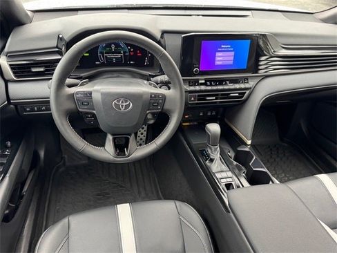 Used 2025 Toyota Camry SE w/ Convenience Package image 11