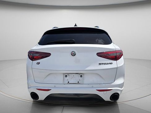 Used 2020 Alfa Romeo Stelvio Ti Sport w/ Quick Order Package 22S Sport AWD/4WD image 5