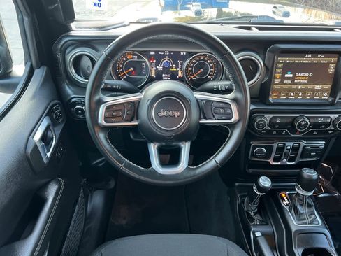 Used 2022 Jeep Wrangler Unlimited Sahara image 16