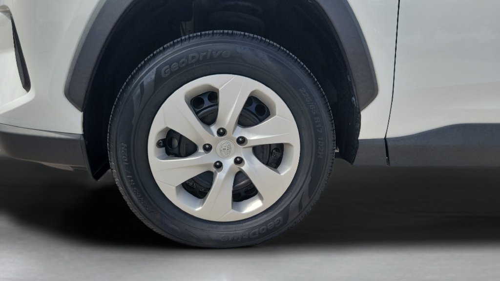 Certified 2024 Toyota RAV4 LE FWD image 25