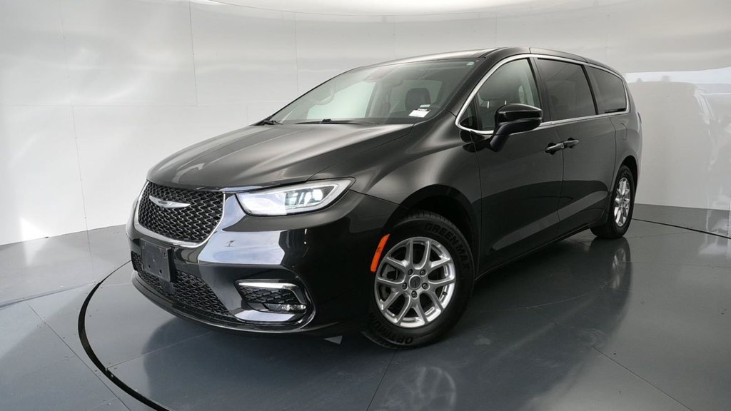Used 2023 Chrysler Pacifica Touring-L FWD image 9