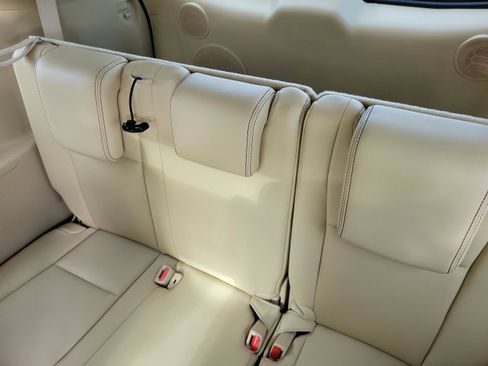 Used 2017 Toyota Highlander Limited w/ Carpet Mat Package image 14