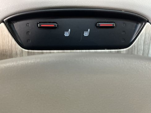 Used 2022 Toyota Venza XLE image 25