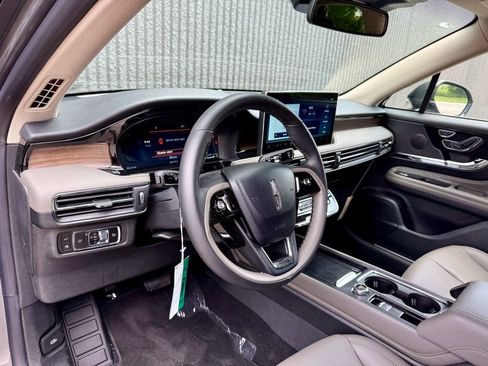 New 2025 Lincoln Corsair Grand Touring image 9