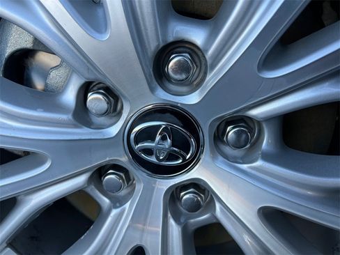 Used 2019 Toyota Camry XLE image 31