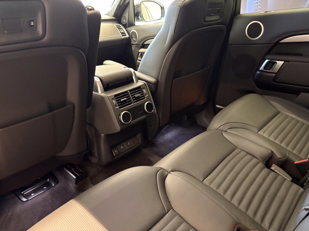 Used 2025 Land Rover Discovery Dynamic SE AWD/4WD image 20