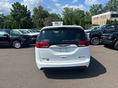 Used 2020 Chrysler Pacifica Limited FWD image 9