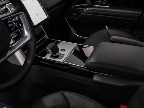 Used 2025 Land Rover Range Rover Long Wheelbase SE image 22