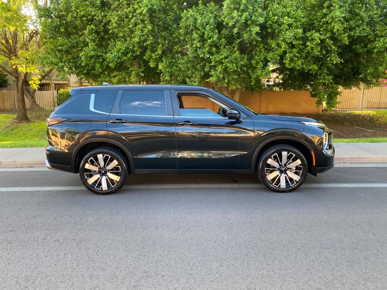 Used 2025 Mitsubishi Outlander SE FWD image 8