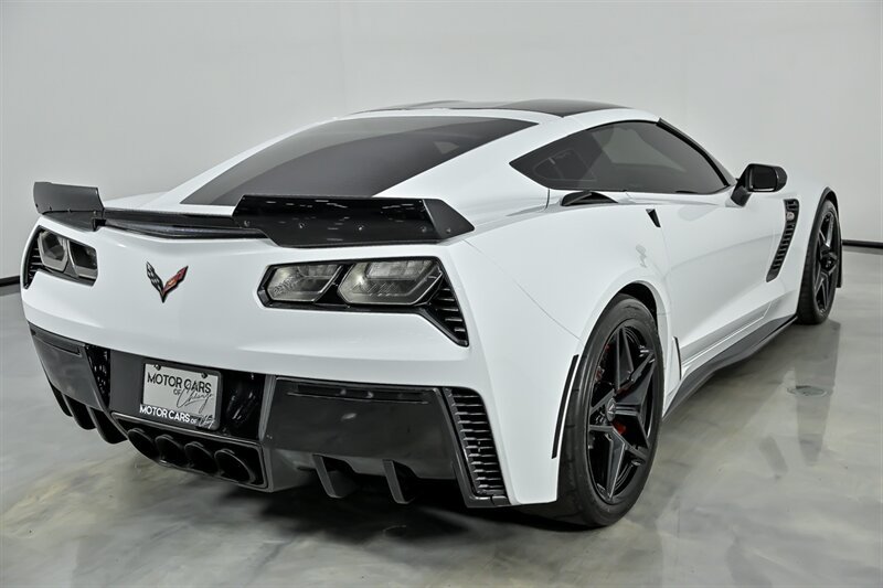 Used 2016 Chevrolet Corvette Z06 w/ 3LZ Preferred Equipment Group RWD image 11