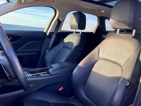 Used 2020 Jaguar F-PACE Premium image 9