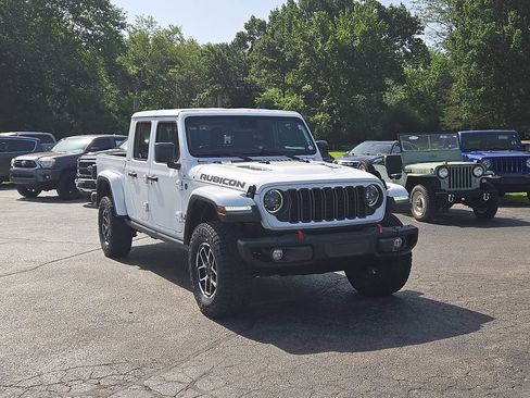 Used 2024 Jeep Gladiator Rubicon AWD/4WD image 6