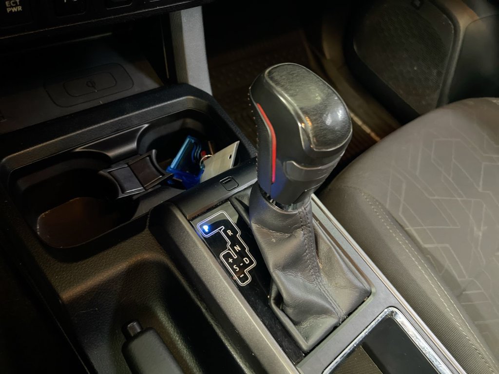 Used 2017 Toyota Tacoma TRD Sport AWD/4WD image 18