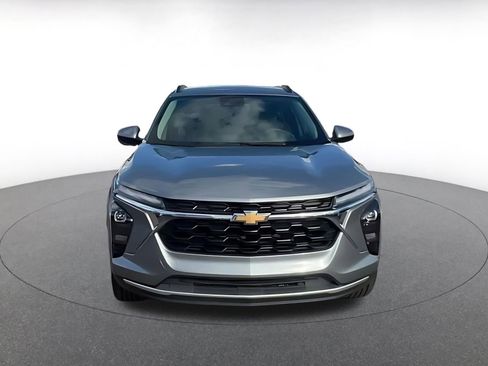 Used 2025 Chevrolet Trax LT FWD image 4