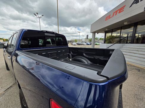 Used 2021 Nissan Titan SV AWD/4WD image 30