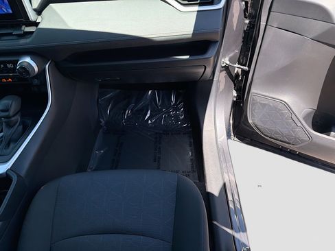 Used 2025 Toyota RAV4 XLE image 17