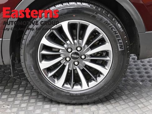 Used 2022 Lincoln Nautilus FWD w/ Premium Package image 8